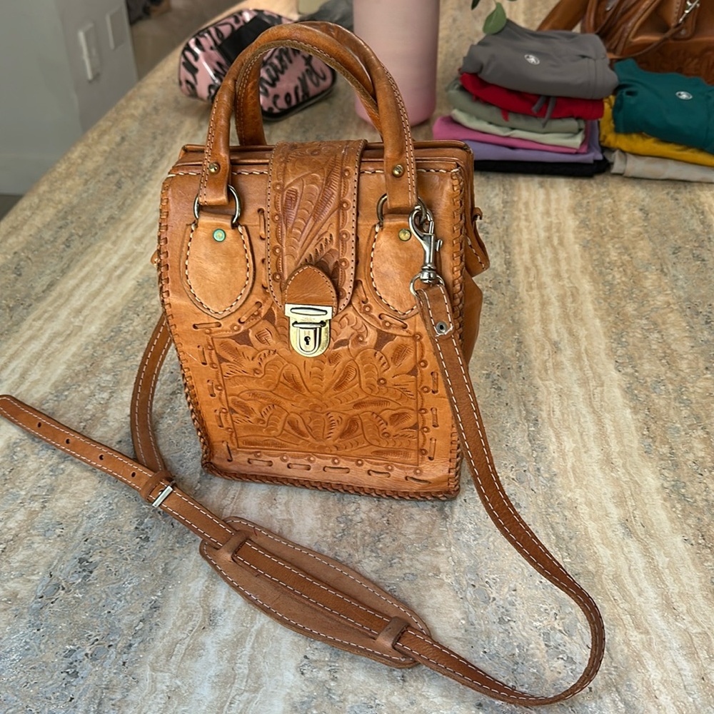 MR Canoa All Leather Handbag - Tall/Square
